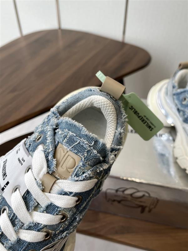 20251128103854497 370